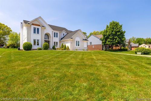 4136 Oakland Ridge Dr, Lake Orion, MI, 48359-1751 | Card Image