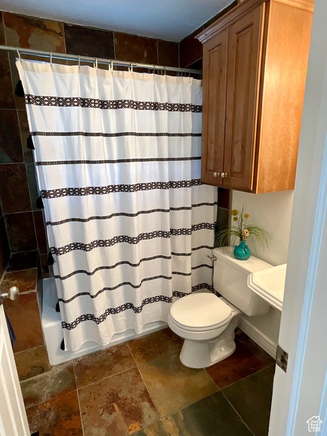 Main hall bathroom | Image 17