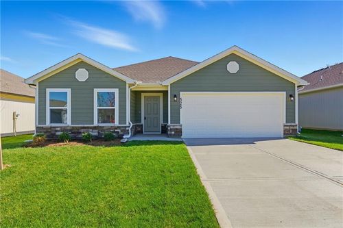 882 N Pear St, Gardner, KS, 66030-2262 | Card Image