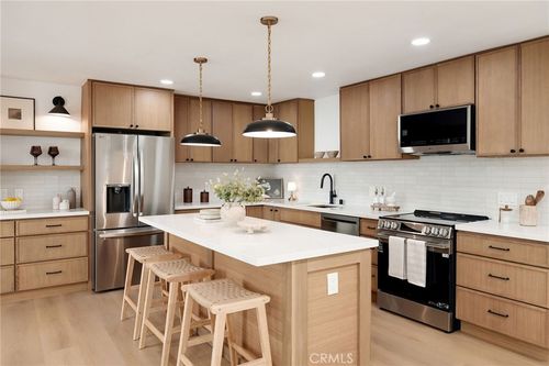 104-814 Camino Real, Redondo Beach, CA, 90277-3311 | Card Image