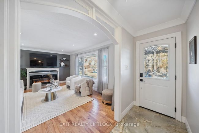 577 Spillsbury Dr, House other with 3 bedrooms, 2 bathrooms and 6 parking in Peterborough ON | Image 6