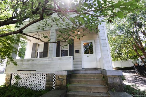 43 Putnam Ave, Tarrytown, NY, 10591-3817 | Card Image