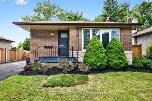 918 Walton Blvd, Whitby, ON, L1N3G5 | Card Image