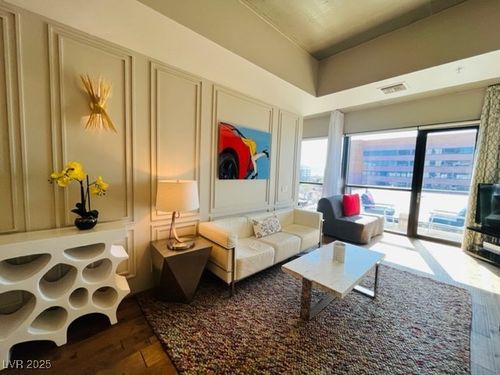 571-353 E Bonneville Ave, Las Vegas, NV, 89101-6622 | Card Image