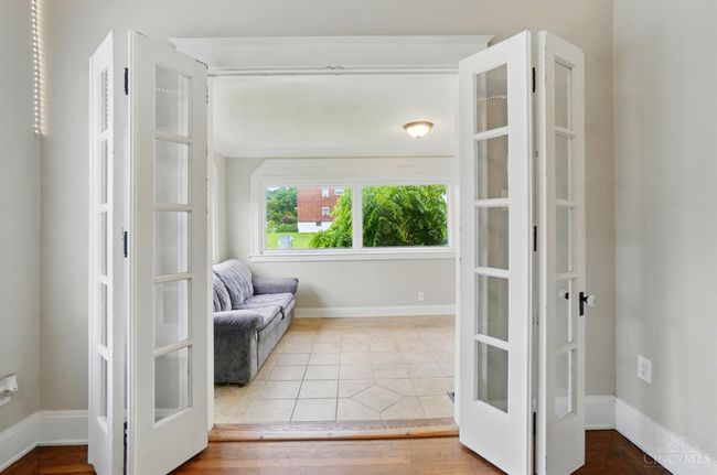 3933 Vine St, House other with 2 bedrooms, 2 bathrooms and null parking in Cincinnati OH | Image 7