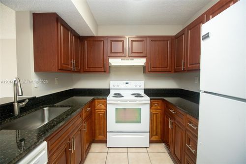 101-9491 Palm Cir S, Pembroke Pines, FL, 33025-4610 | Card Image