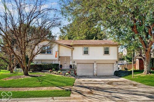 727 Pioneer Dr, Indianapolis, IN, 46217-3651 | Card Image