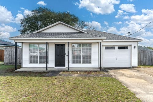 114 Wild Horse Dr, Crestview, FL, 32536-9270 | Card Image