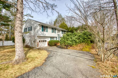 9 Stuart Dr, Old Greenwich, CT, 06870-1313 | Card Image