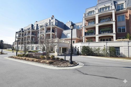 6303-6000 Royal Ct, North Hills, NY, 11040-2614 | Card Image