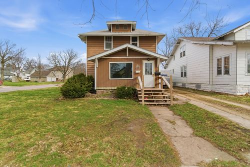 701 E 1st St, Fairmont, MN, 56031-4019 | Card Image