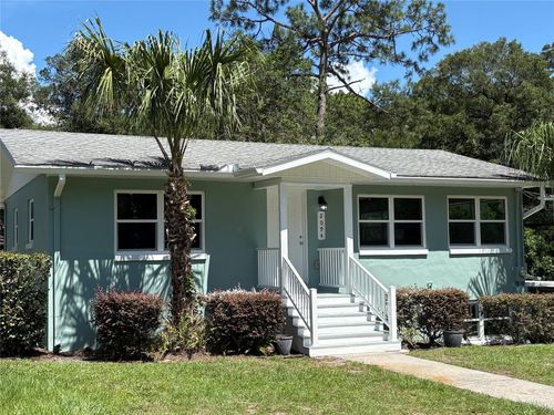2094 Penn Dr, DELAND, FL, 32724-8333 | Card Image