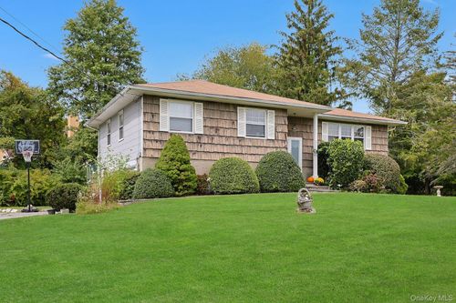 15 Reeback Dr, Valhalla, NY, 10595-1010 | Card Image