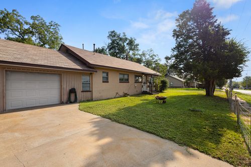301 W Nelson St, Bowie, TX, 76230-3503 | Card Image