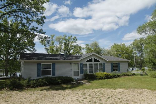 W5400 Buffalo Dr, Montello, WI, 53949-8077 | Card Image