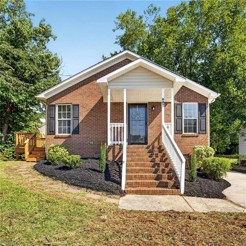 807 Julian St, Greensboro, NC, 27406-2046 | Card Image