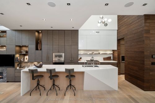 5 Relmar Rd, Toronto, ON, M5P2Y4 | Card Image