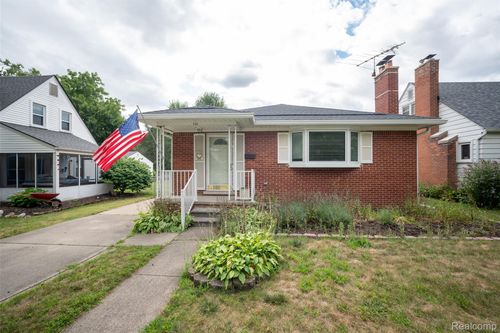 751 Auburn St, Plymouth, MI, 48170-1072 | Card Image