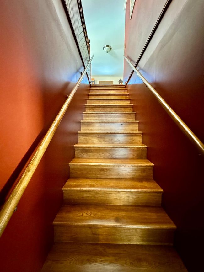 Stairs to Upper Level | Image 35