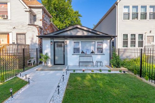9130 S Greenwood Ave, Chicago, IL, 60619-7843 | Card Image
