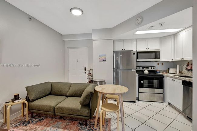 APT-402 - 3051 Sw 27 Th Ave, Condo with 1 bedrooms, 1 bathrooms and null parking in Miami FL | Image 10