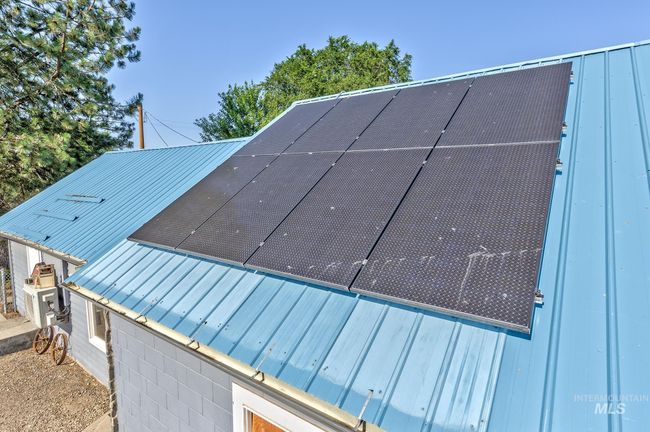 Exterior view of a metal roof | Image 18
