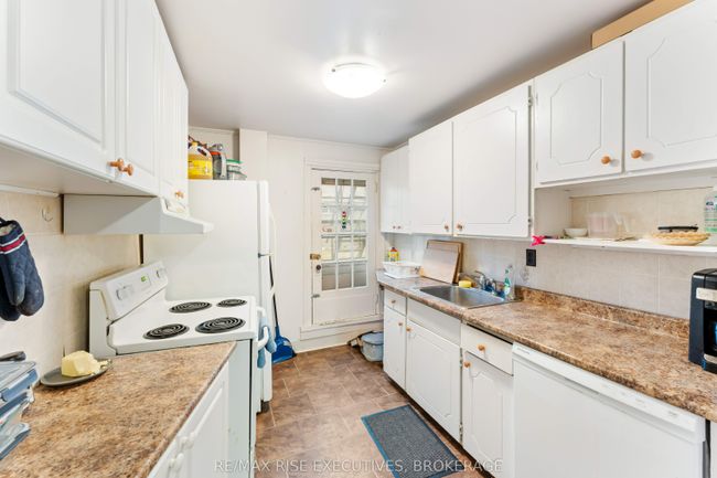 247 Queen St, Home with 5 bedrooms, 2 bathrooms and null parking in Kingston ON | Image 16