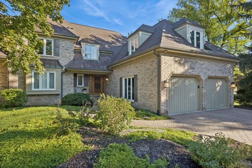 2 Tartan Lakes Cir, Westmont, IL, 60559-6151 | Card Image