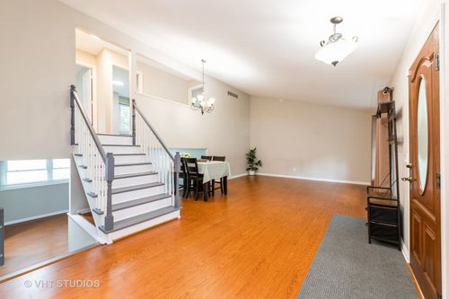 1716 Paddington Ave, Naperville, IL, 60563-2028 | Card Image