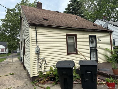 18618 Gilchrist St, Detroit, MI, 48235-3035 | Card Image