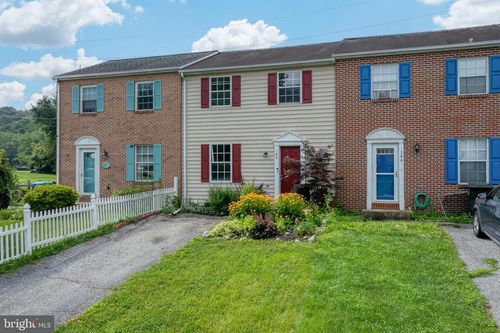 146 Stone House Ln, COLUMBIA, PA, 17512-9408 | Card Image
