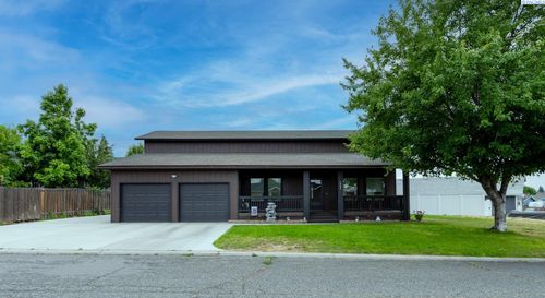 1806 Smith Ln, Grandview, WA, 98930-1137 | Card Image