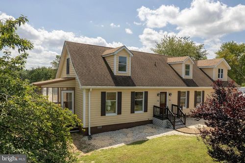 100 Dogwood Ln, STEPHENSON, VA, 22656-1800 | Card Image