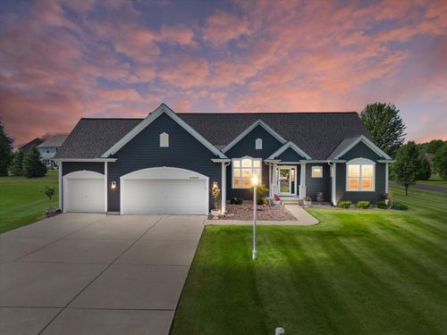 W349N5830 Sunflower Ct, Oconomowoc, WI, 53066-6724 | Card Image