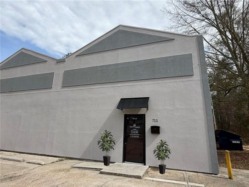 b-711 N Causeway Boulevard, Mandeville, LA, 70471 | Card Image