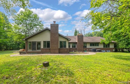 22959 Bristol Ct, Bingham Farms, MI, 48025-4701 | Card Image