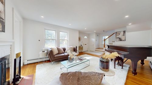 125 Oakdale Rd, Newton, MA, 02461-1812 | Card Image