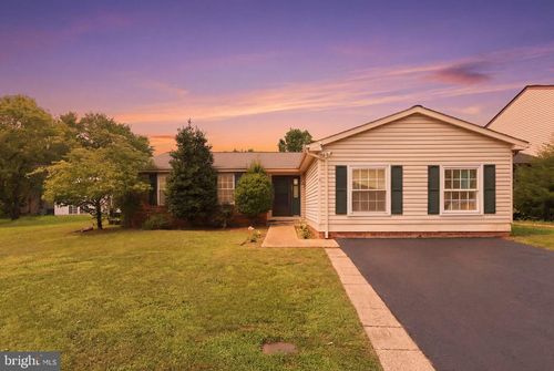 10221 Foxborough Ct, MANASSAS, VA, 20110-6155 | Card Image