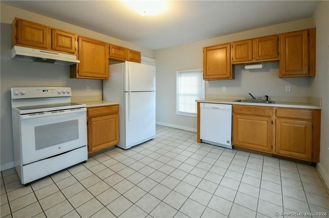 217 Maple Ave, Home with 3 bedrooms, 4 bathrooms and 3 parking in Cheshire CT | Image 5