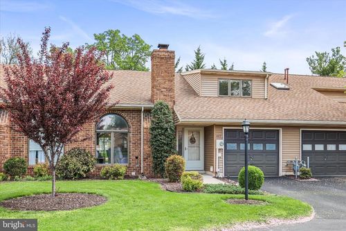 427-427 Deerfield Dr, Hanover, PA, 17331-1368 | Card Image