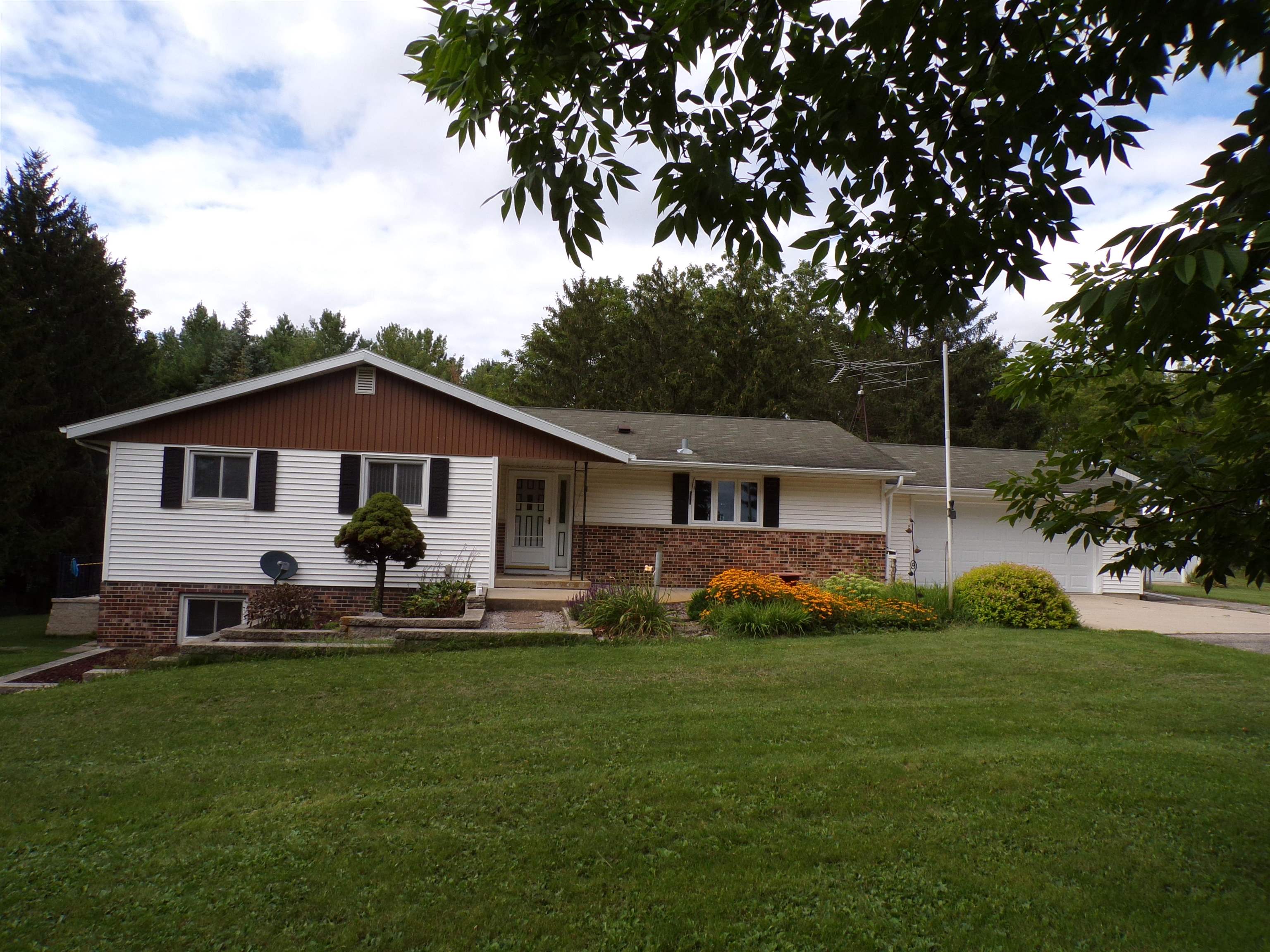 Blue Joint Rd, Waterloo, WI 53594