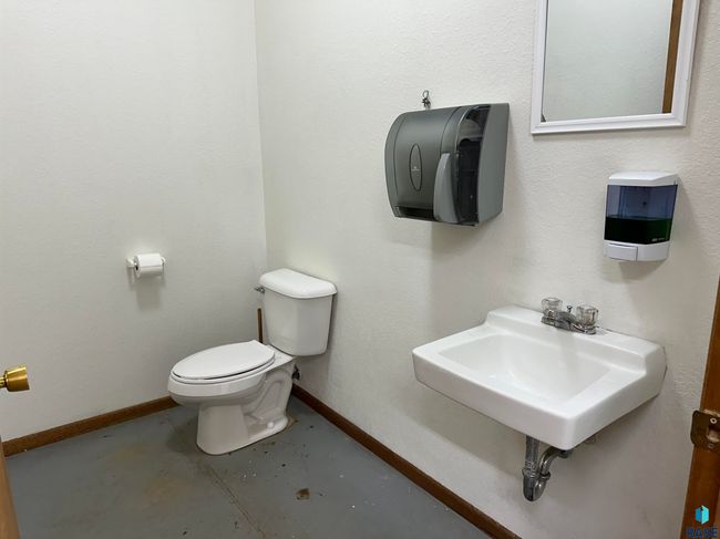 700 6th St, Home with 0 bedrooms, 2 bathrooms and null parking in Freeman SD | Image 24