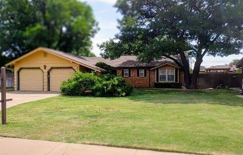 1812 Floydada Street, Plainview, TX, 79072 | Card Image