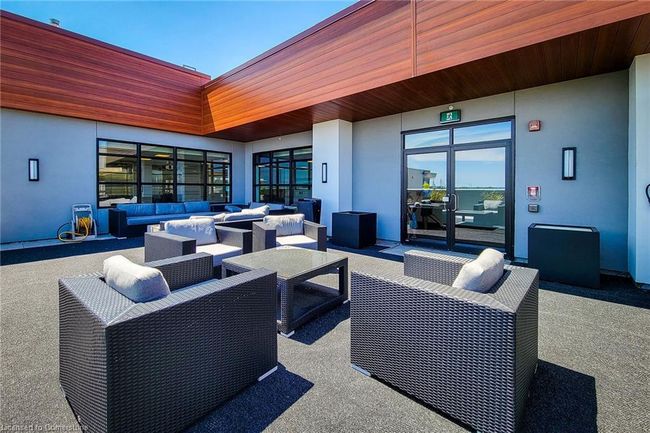 212 - 320 Plains Rd E, House attached with 2 bedrooms, 2 bathrooms and 2 parking in Burlington ON | Image 37