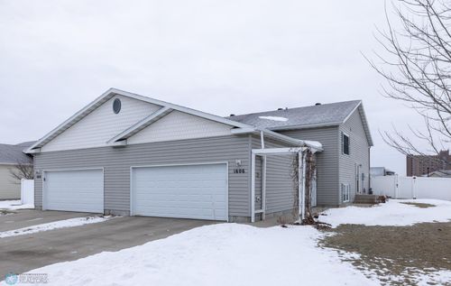 1606 19th Avenue E, West Fargo, ND, 58078 | Card Image