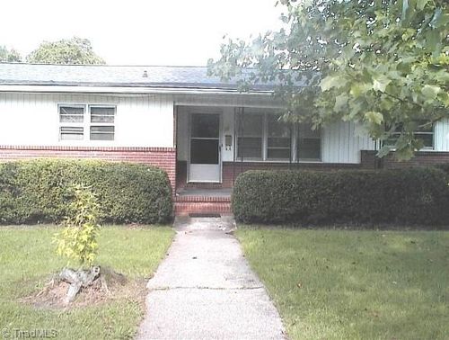 119 S Gilmer St, Mount Airy, NC, 27030-4825 | Card Image