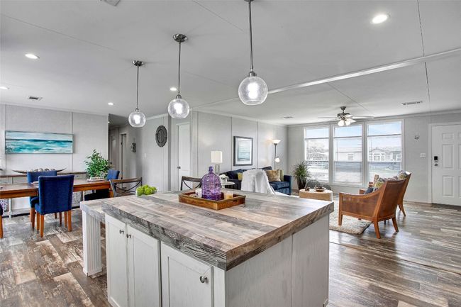 Wide open space, perfect for entertaining | Image 12