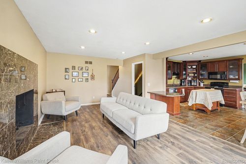 5446 Old Franklin Rd, Grand Blanc, MI, 48439-8758 | Card Image