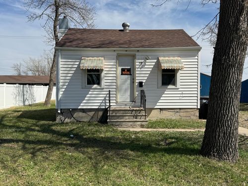 325 19th Street N, Fargo, ND, 58102 | Card Image