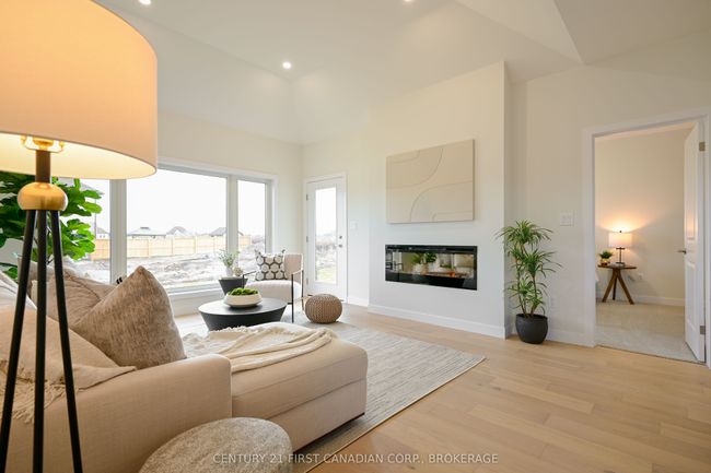 6709 Hayward Dr, House attached with 2 bedrooms, 2 bathrooms and 1 parking in London ON | Image 7